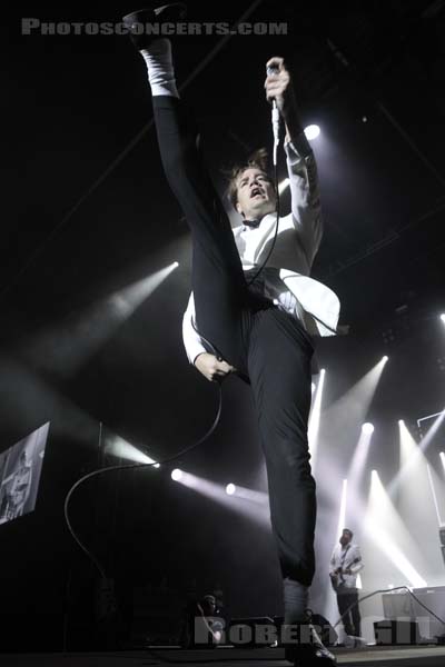 THE HIVES - 2019-07-06 - HEROUVILLE SAINT CLAIR - Chateau de Beauregard - Scene Beauregard - Per Almqvist - Mikael Karlsson Åström